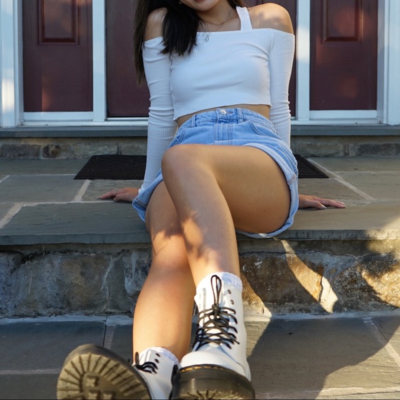 UO Keyhole Reversible Long Sleeve Crop Top - Picture 2 of 5